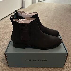 Toms Ella Black Suede Chelsea Boot